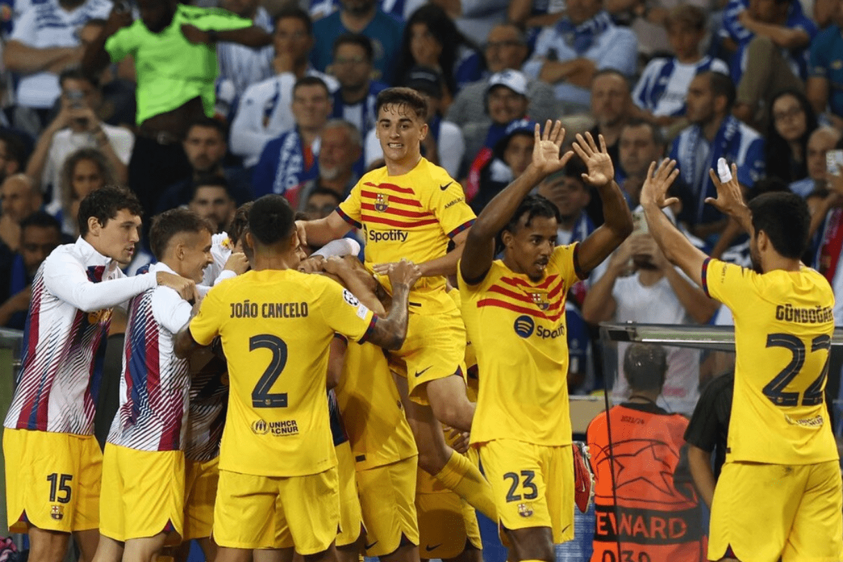 包含重磅！莱万多夫斯基连续十五场比赛得分超过败北今晚阿贾克斯回应争议，圣安东尼奥马刺今晚迎来里程碑的词条